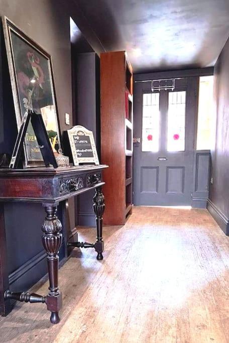 The Wolf'S Den Apartment Patrington Exterior photo